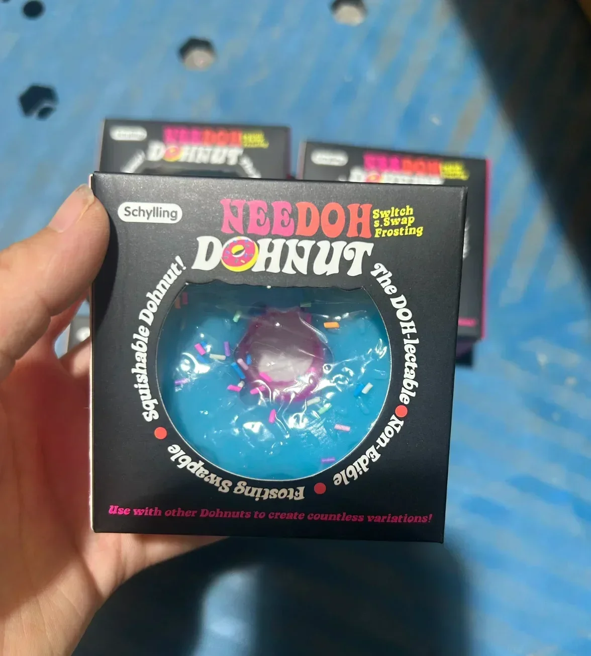Needoh Dippin Dazzler Ei-Donut Stressabbau-Squishy-Würfel – Anti-Angst-Quetschspielzeug für Konzentration, ADHS-Unterstützung, Geschenke – Detail 2