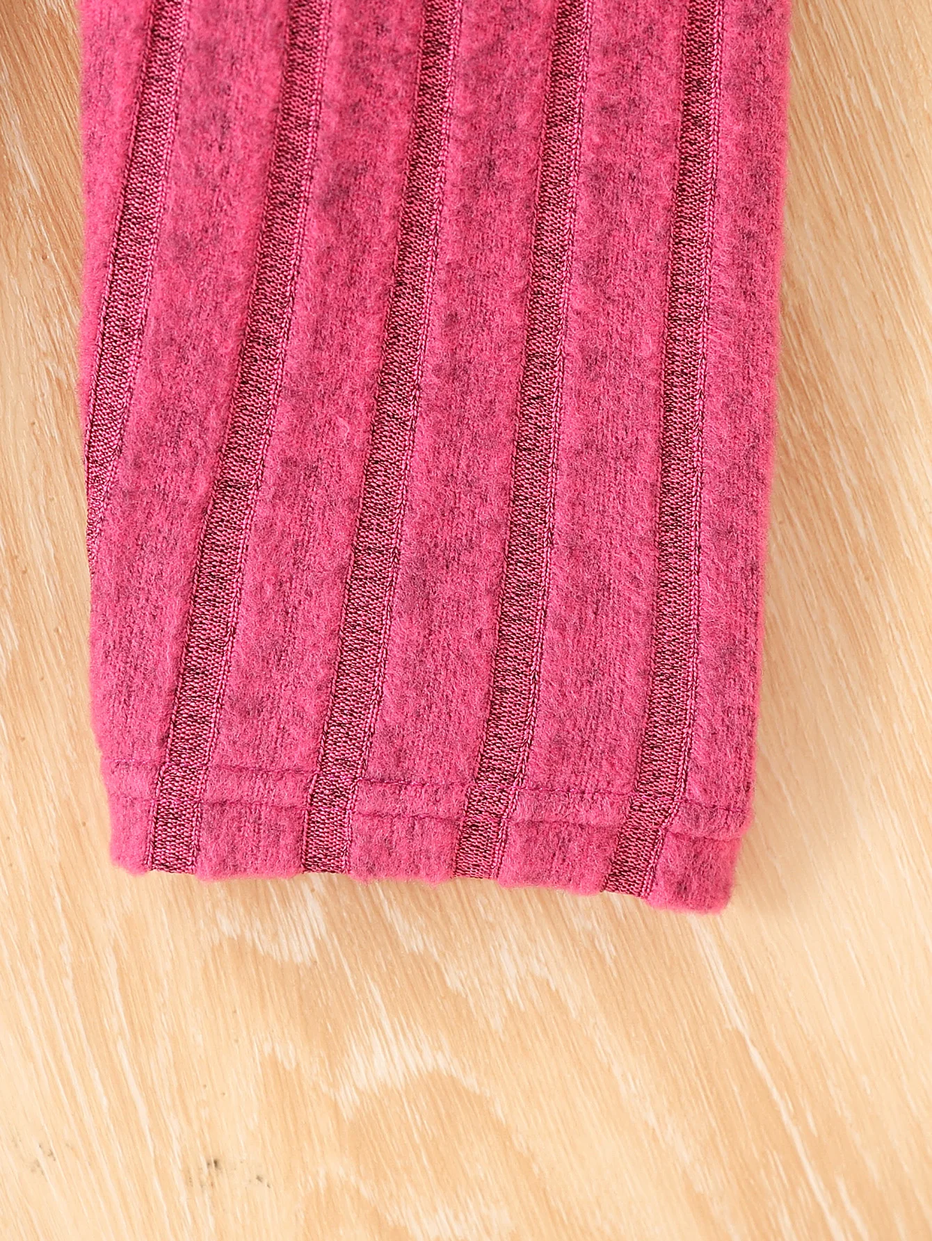 2-teiliges Set für Babymädchen, lässiges, bequemes Oberteil mit langen Ärmeln und Rundhalsausschnitt, gestreift, mit Hose, Herbst- und Winteroutfit für Kleinkinder. – Detail 6