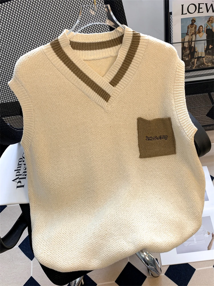 Thickened V-Neck Knitted Sweater Vest Men's Lazy Style Autumn Winter High-End Feelings Sleeveless Outerwear for Youth