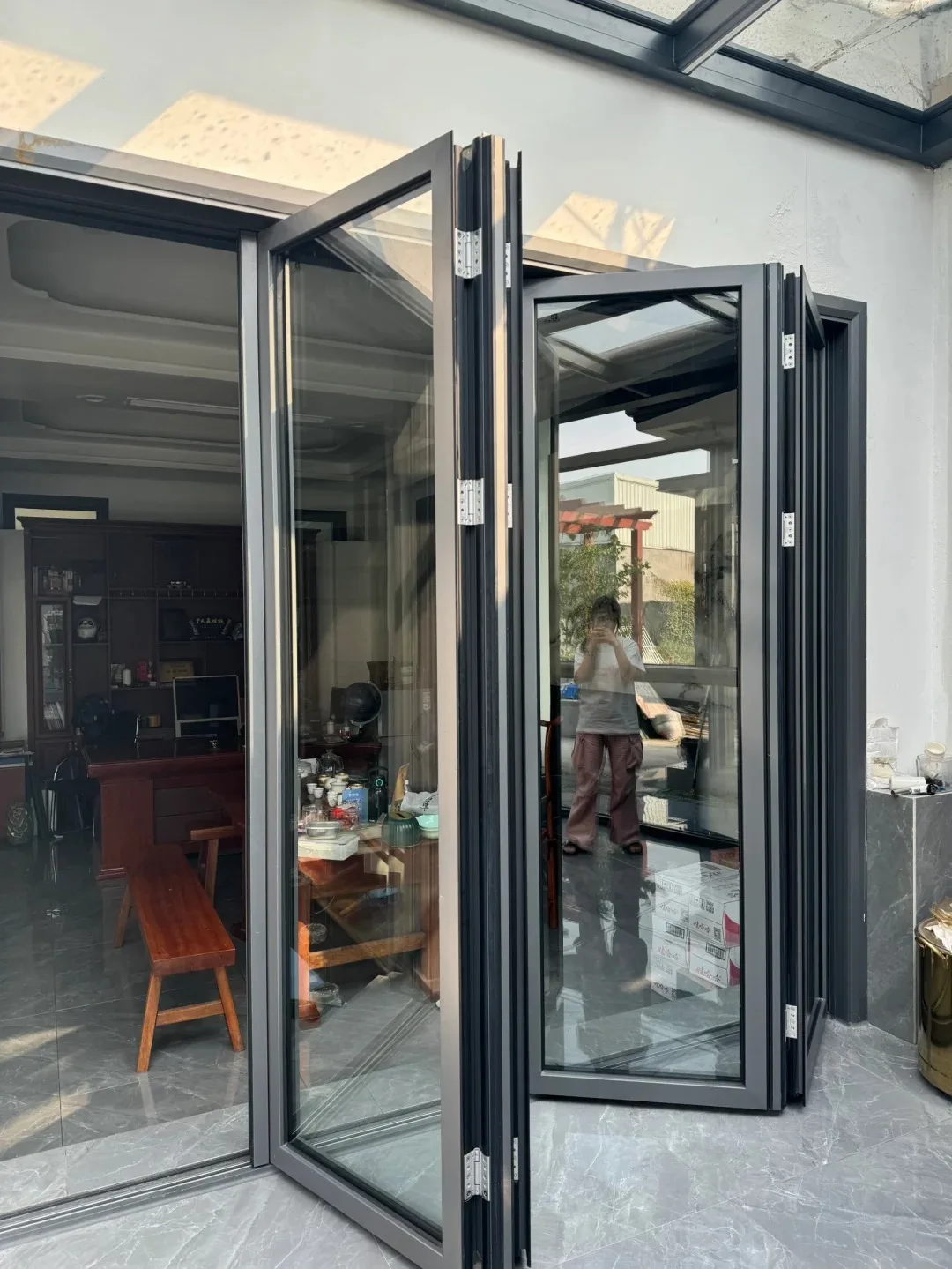 DN-Puerta de vidrio para Patio Exterior personalizada, partición de balcón, puerta plegable deslizante de doble vidrio de aluminio, puerta de acordeón panorámica