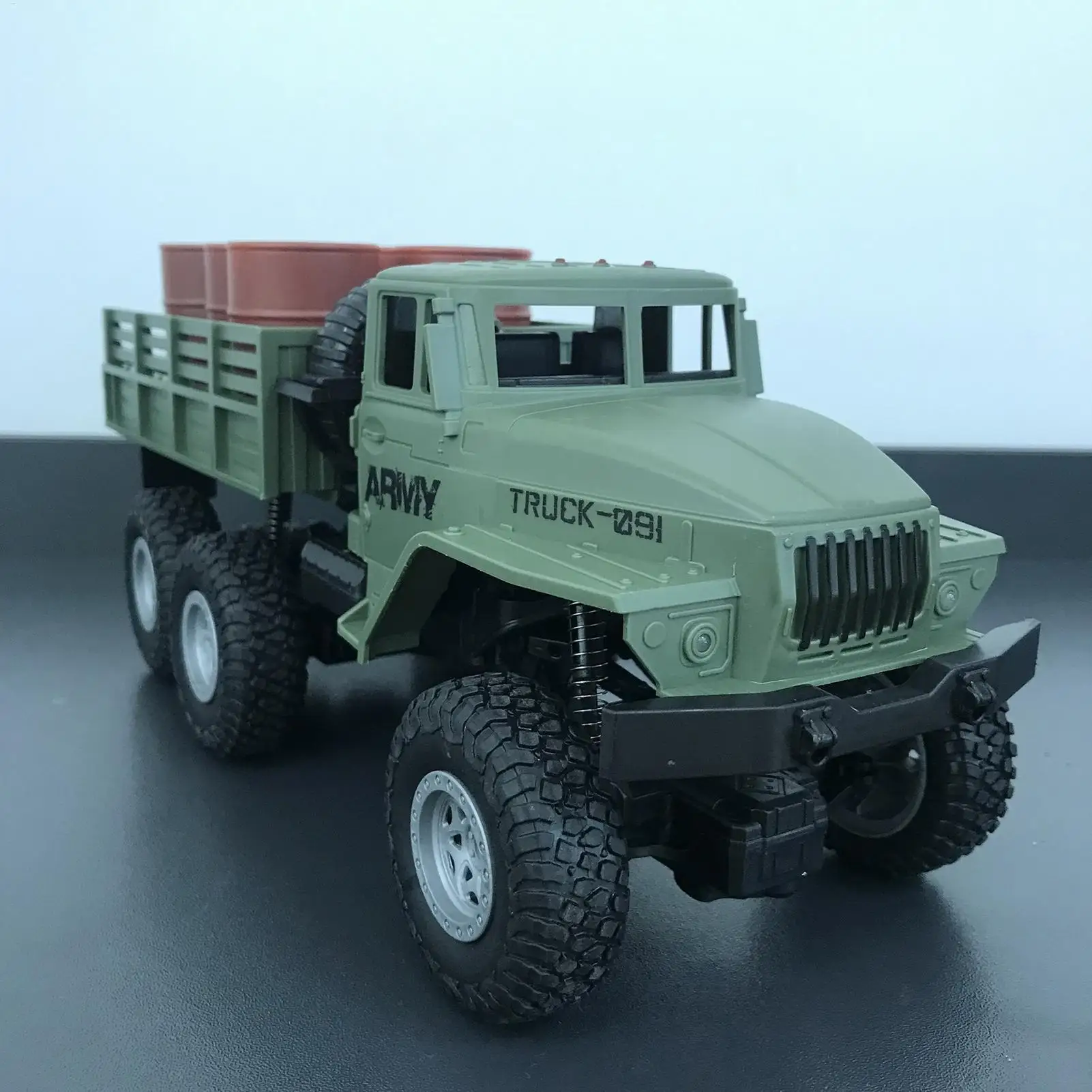 リモコンカー リモコンおもちゃの車 トラック ライト付き車両 音楽付き 男の子 幼児 大人 誕生日 クリスマス 屋外用