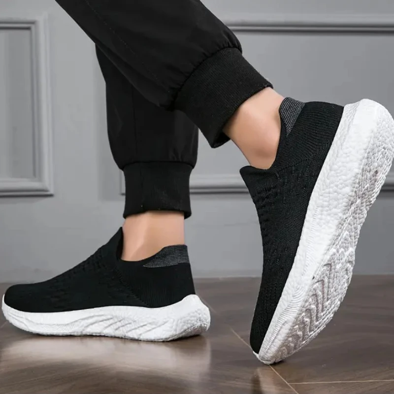 2025 Scarpe casual da uomo traspiranti Scarpe vulcanizzate da uomo leggere Piattaforma da esterno Scarpe da ginnastica antiscivolo in morbida rete da uomo