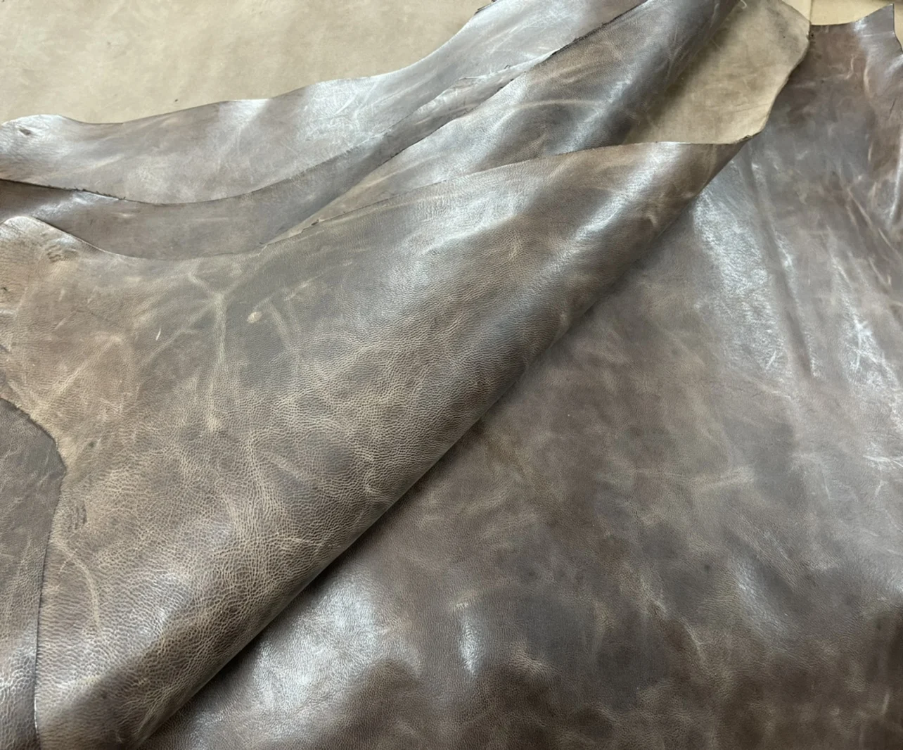 Khaki Oil Wax, Color-Changing Sheepskin, Thickness 1.0-1.2mm, 4-5 SF Handmade Leather DIY