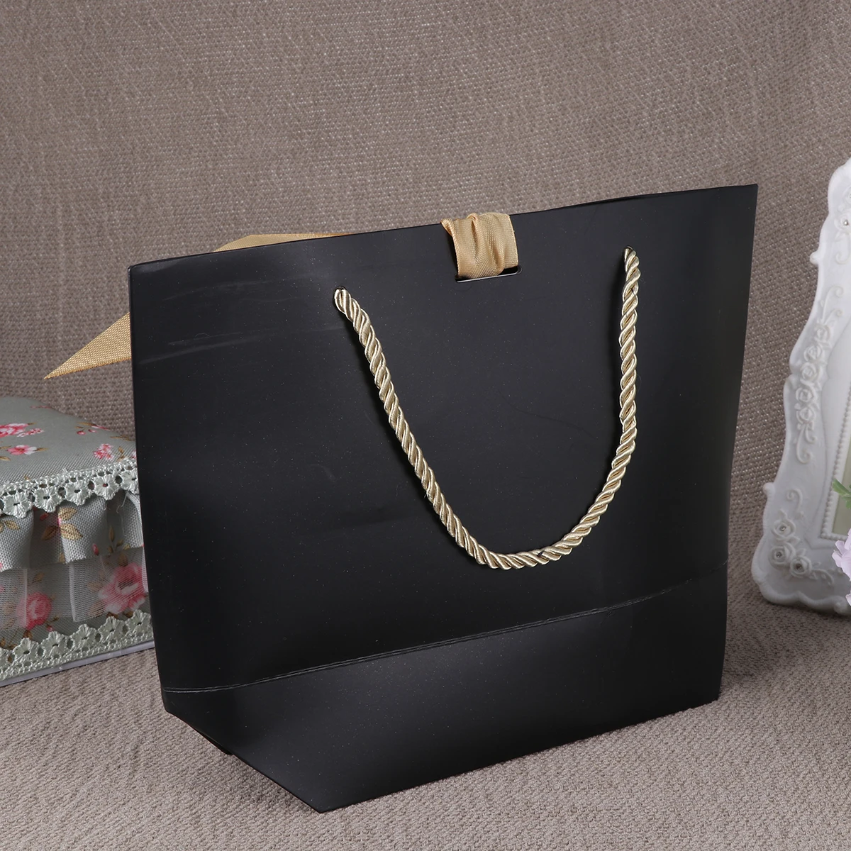 

12pcs Paper Treat Bag Souvenir Bags Chic Gift Bow Tie Presents Pouch Premium Material Square Bottom Portable