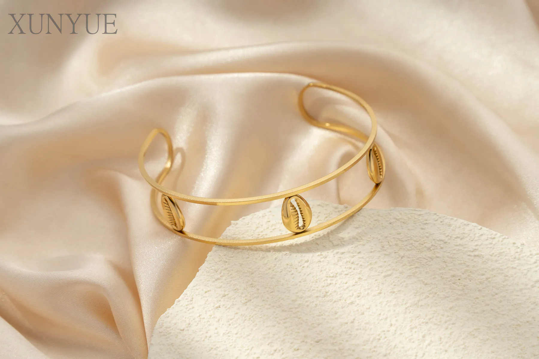 Luxurious Exquisite Stainless Steel Shell Summer Plain Circle Couple Design Gold-plated Fashion Bracelet Designer Jewelry - Detail 1