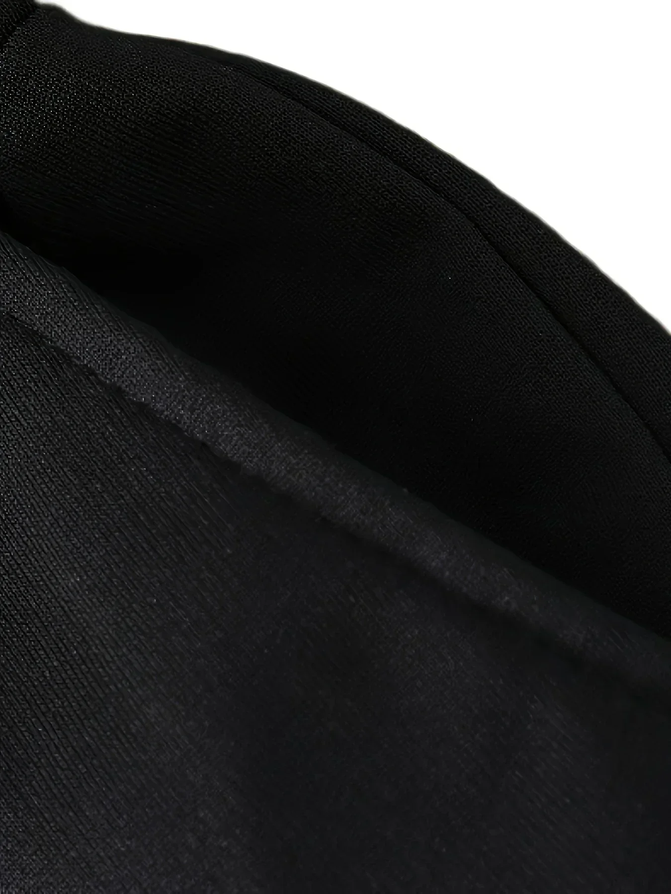 Damskie spodnie casualowe z wysokim stanem, prostymi nogawkami i unikalnym nadrukiem skrzydeł, elastyczna talia ze sznurkiem, możliwość prania w pralce - czarne