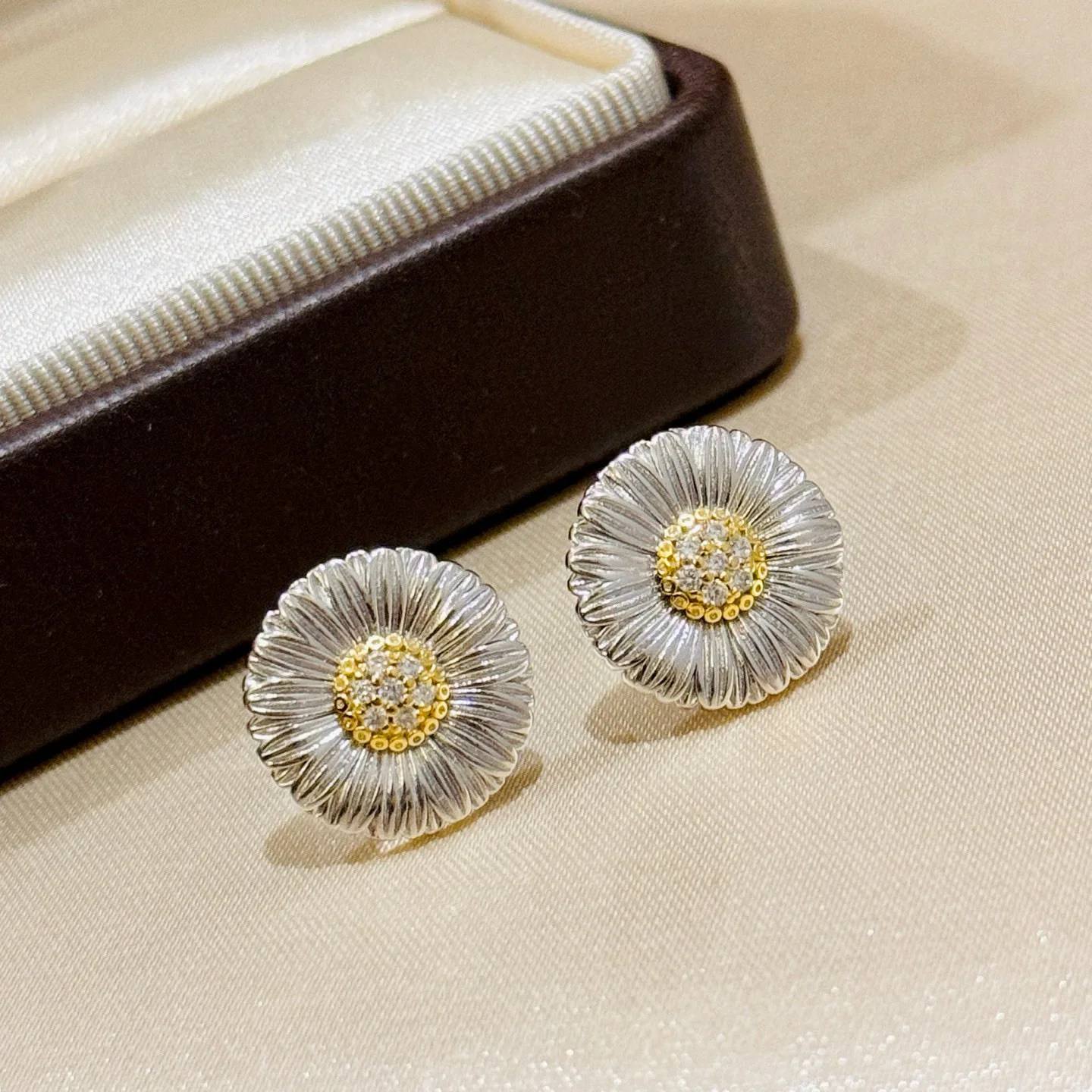 100% 925 Sterling Silver Pave AAA Zircconia Frosted Daisy Flower Ear Stud Earrings For Women Fine Jewelry