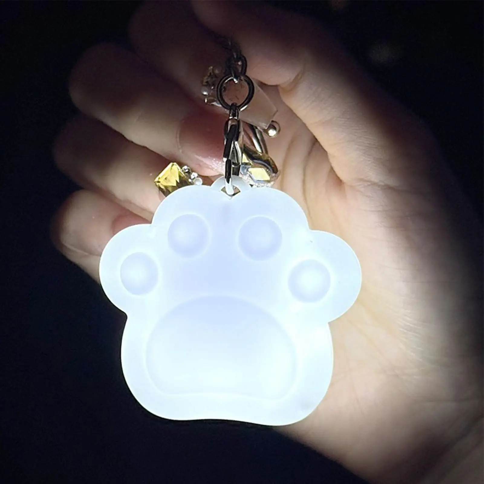 Portable Cat Paw Touch LED Keychain Light, Cloud‑Style Mini Auto Sensor Night Lamp for Wallet Backpack Handbag Holiday Gift