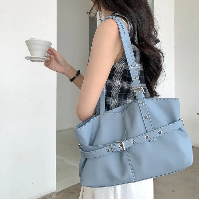 

Women's Large Capacity Tote Bag for Summer Commuting Fashionable One Shoulder Bag Minimalist Style Women's Tote Bag