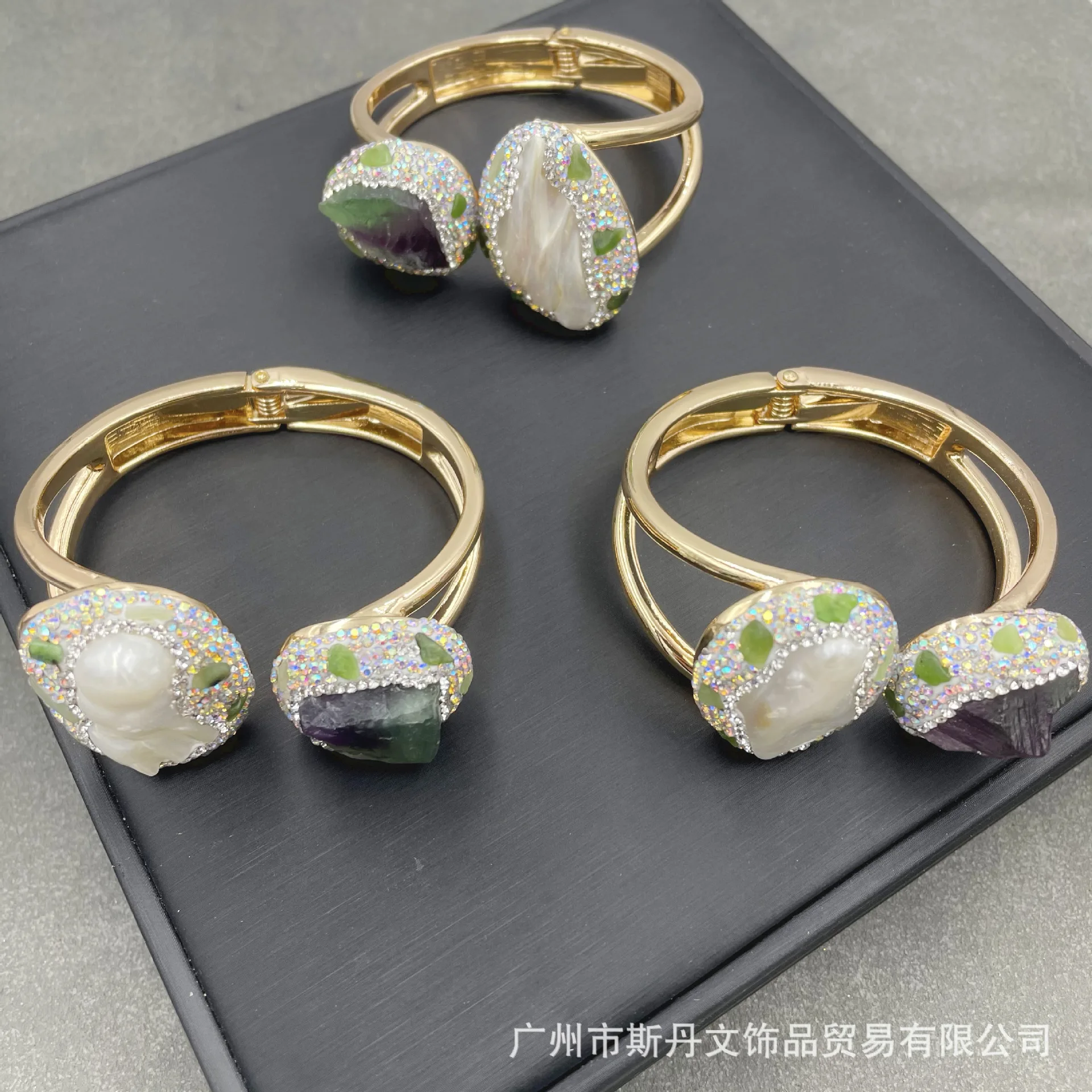 

Natural Baroque Pearl Fluorite European Light Luxury Personality Czech Amethyst Bracelet Color Retaining Electroplating