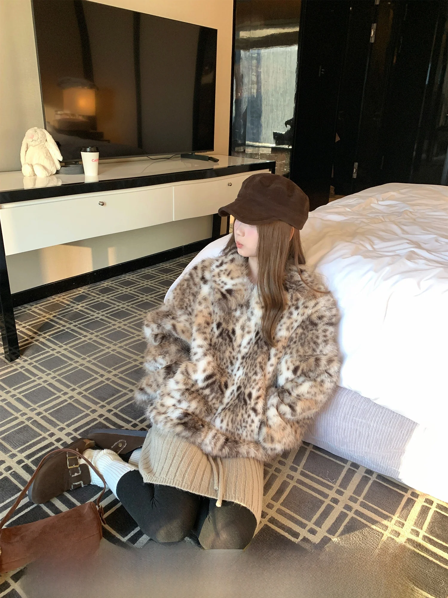 

Eco-Friendly Velvet Fur Coat Women's Winter Warmth Leopard Print Fairy T Sle Loose Fit Coat with kets Long Sve Zipper