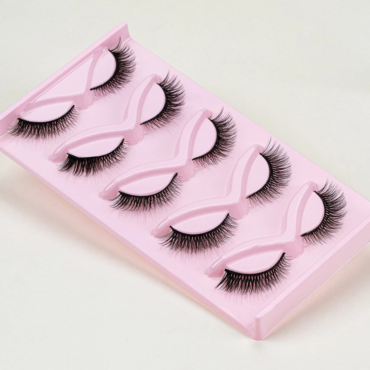 ISEEN 5 أزواج الرموش الصناعية ثلاثية الأبعاد رموش المنك الصناعية القط Wispy جلدة قابلة لإعادة الاستخدام لينة مريحة غير مزعجة مناسبة للمبتدئين