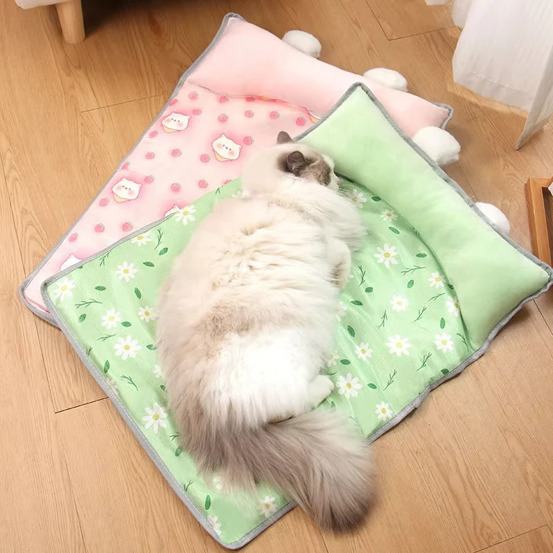 

2025 Self-Cooling Ice Silk Pet Mat for Dogs & Cats - Summer Washable Breathable Sleeping Pad, Portable Design for Hot Weather