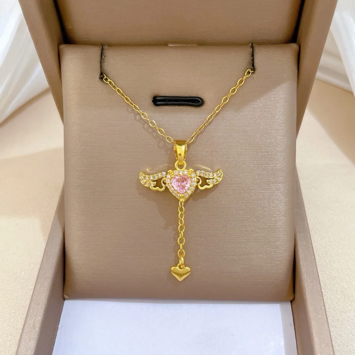 الحلو يمكن أن تتحرك القلب الزركون الوردي مع أجنحة شرابة قلادة القلائد للنساء الفتيات رومانسية الفولاذ المقاوم للصدأ سلسلة مجوهرات هدية