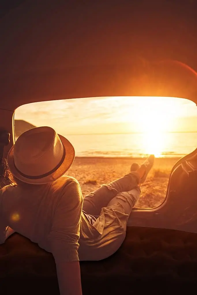 Materasso ad aria gonfiabile per auto con pompa e 2 cuscini - Nero
