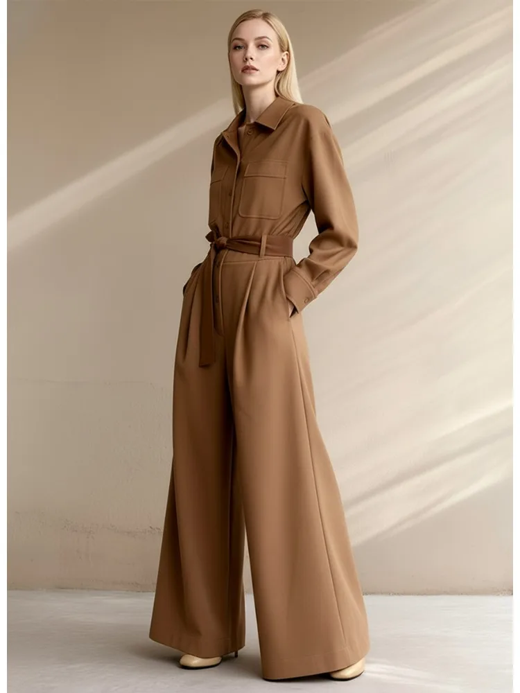 Macacão Casual Feminino Freeacy 2026 Primavera Cáqui com Gola Camisa, Cinto e Perna Larga, Macacão de Manga Comprida