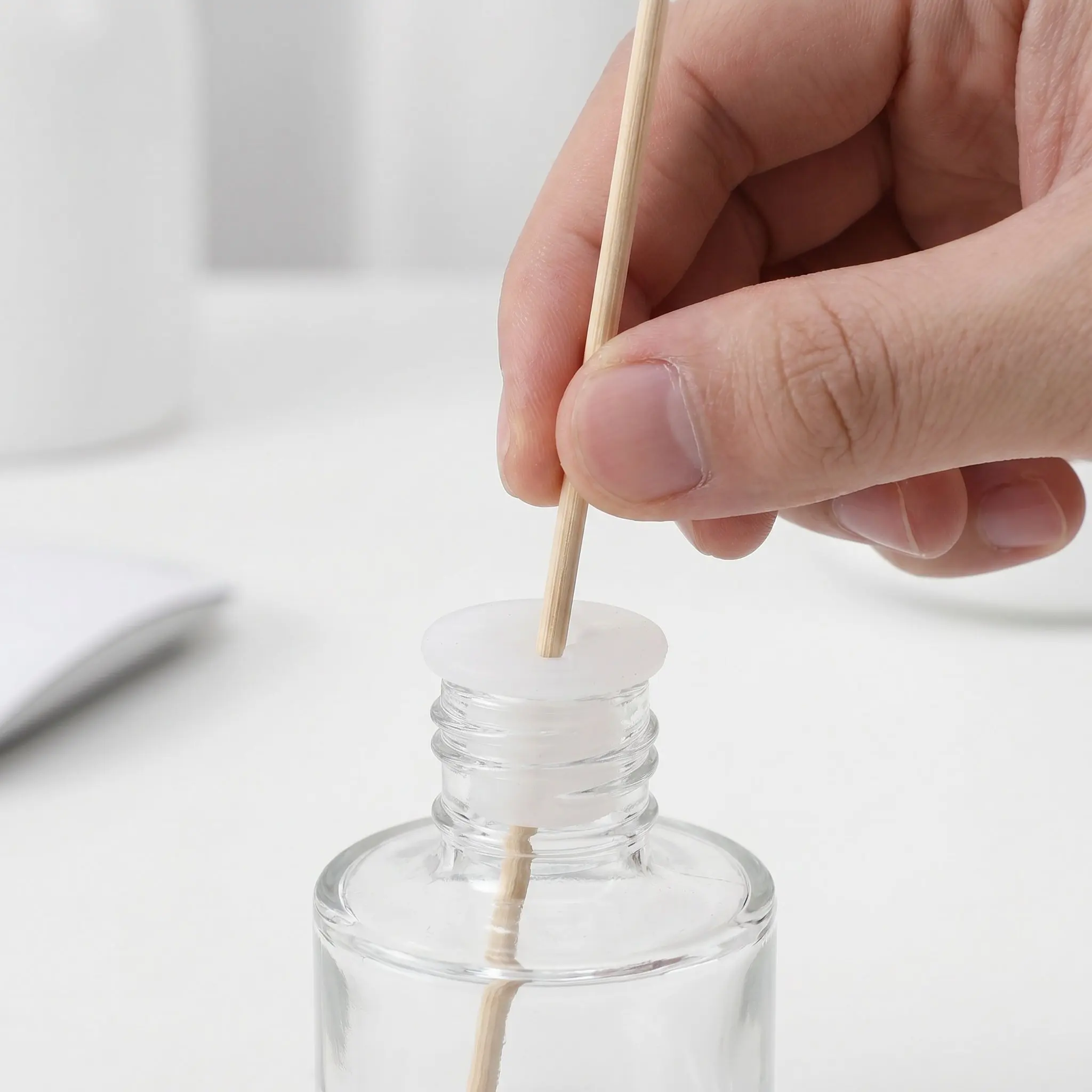 60Pcs Reed Diffuser Bottle Plug Plastic Insert Stopper with Pre-Drilled Hole for Aroma Stick Holder Diffuser Replacement view 2