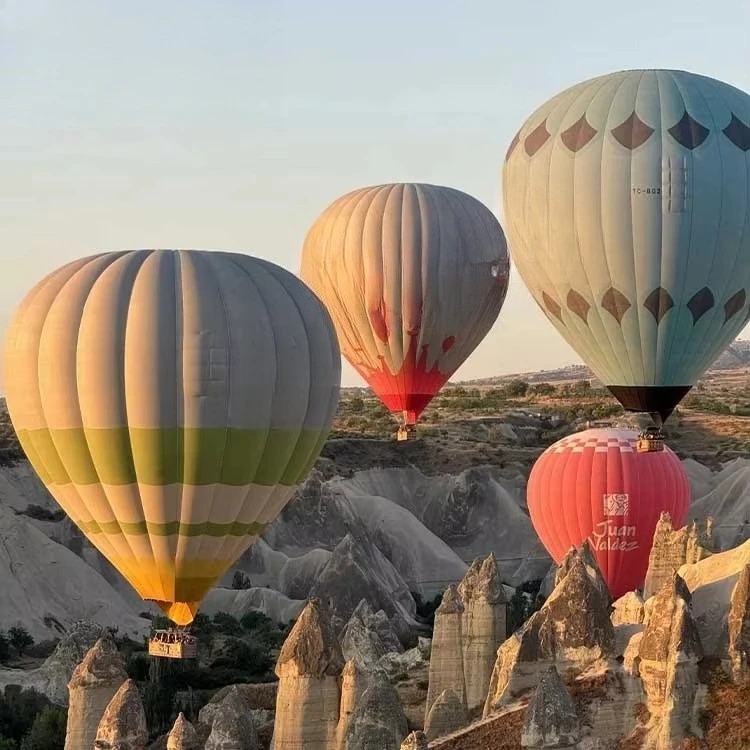 Adventure Balloon Ride in einem aufblasbaren Heißluftballon