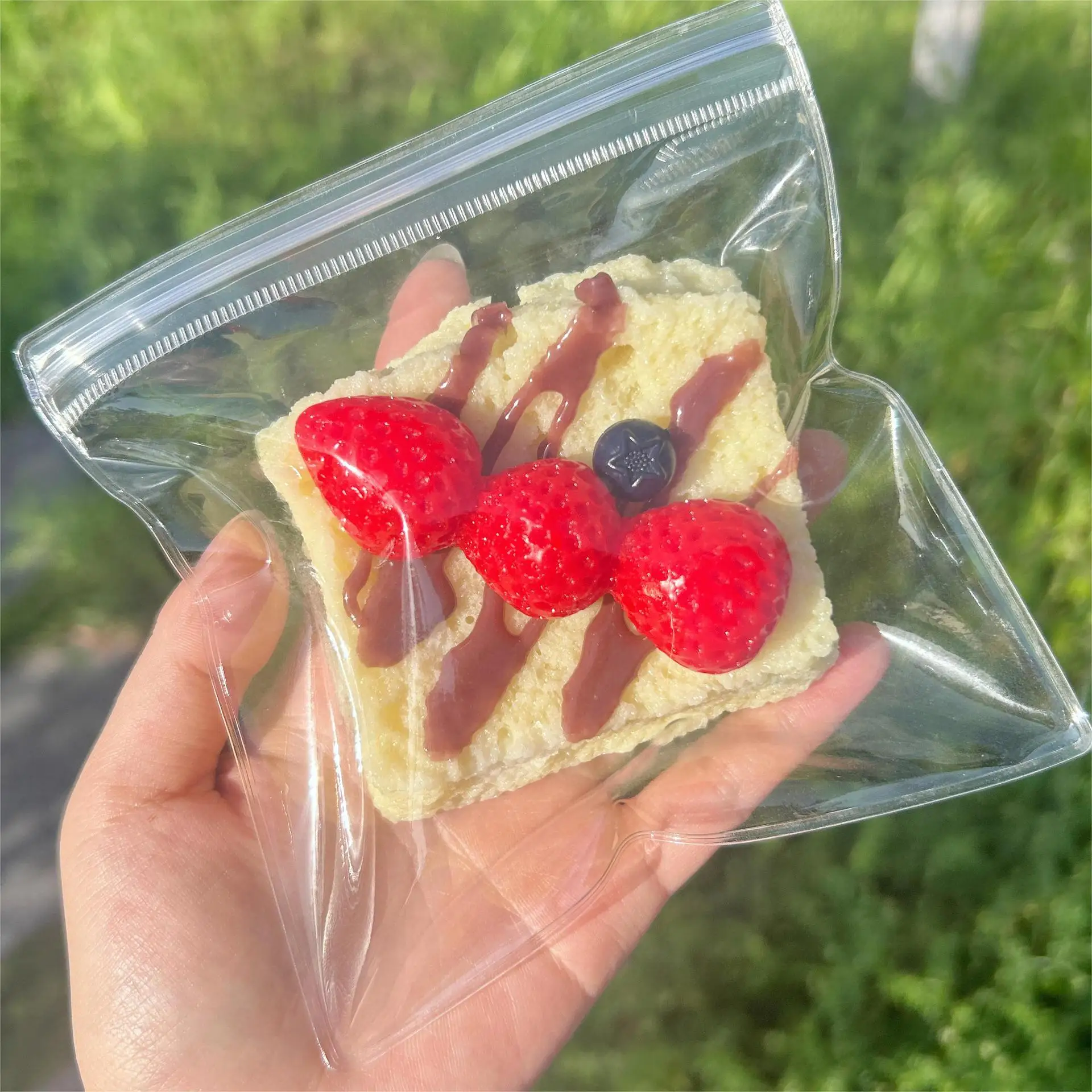 Mochi Taba Squishy Imitazione Silicone Creativo Salsa di Fragole Super Spessa Toast Agitarsi Giocattolo Pane Dessert Regalo Di Compleanno Per Bambini