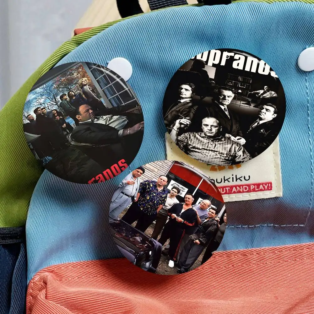 التلفزيون الكلاسيكي The Sopranos فيلم لينة زر دبوس مشرق مطبوعة أيقونة هدية للأصدقاء شارة طوق بروش التلبيب دبوس معدني