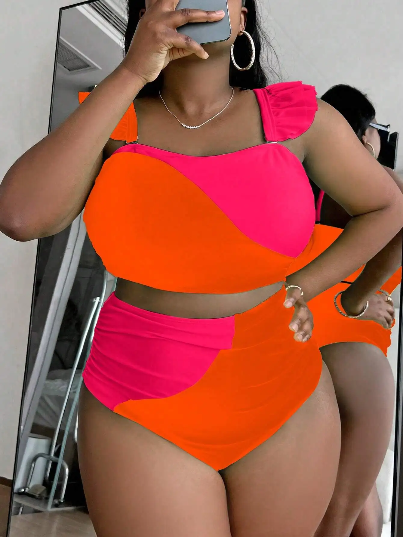 

Яркий оранжево-розовый купальник больших размеров с цветовыми блоками из двух частей для летнего пляжного отдыха