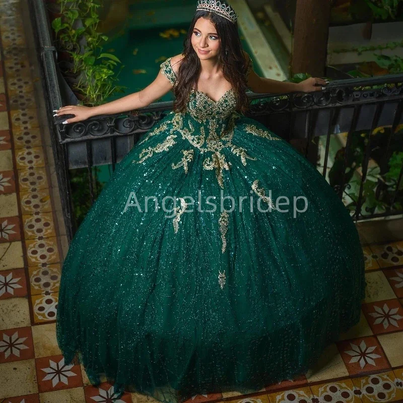 

Angelsbride 2025 Emerald Green Ball Gown Quinceanera Dresses With Shiny Tulle Gold Appliques Vestidos De 15 Años Lace Up