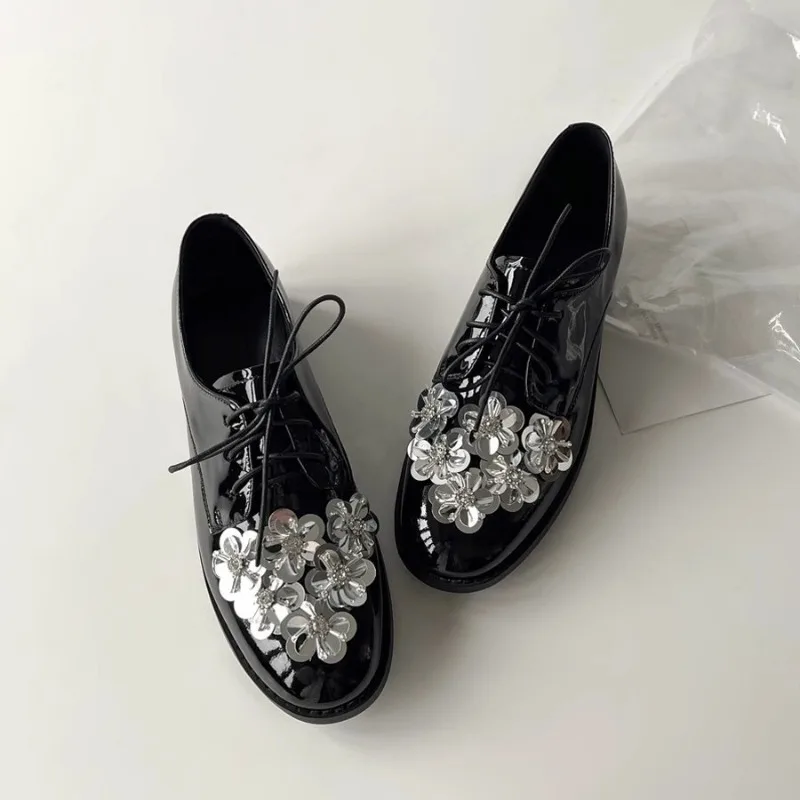 

Fashion Designer Womens Shoes New Luxury Metal Decoration Oxford Shoes for Woman Exquisite Business Dress Shoes Zapatos De Mujer