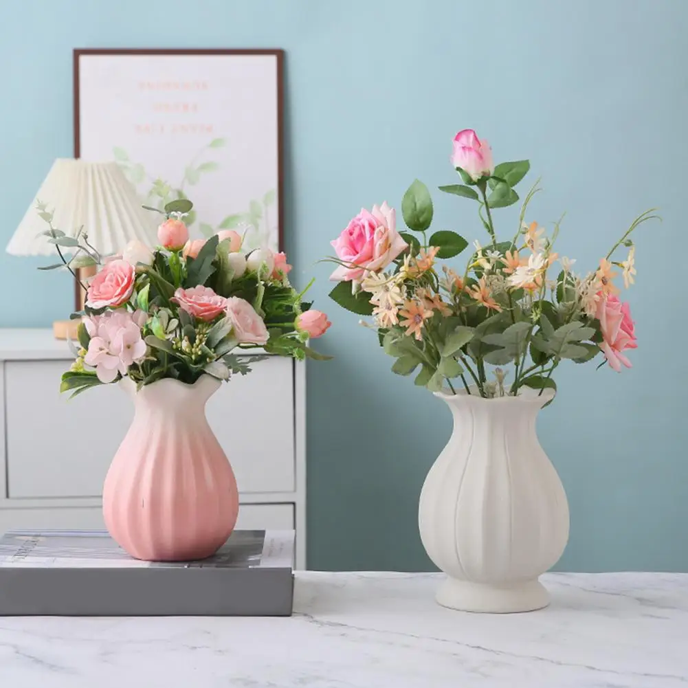 Dining Table Vase Small Modern Ceramic Flower Vase Ribbed Farmhouse Decorative Vase with Scalloped Rim Centerpiece for Room