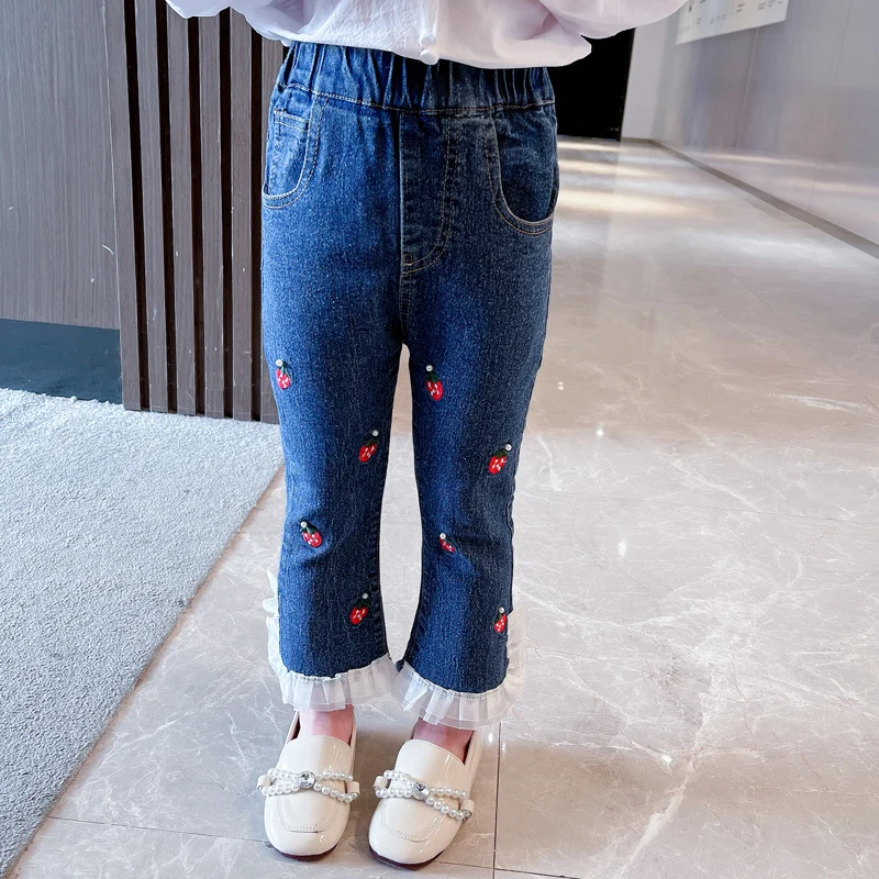 

2023 New autumn girl strawberry lace jeans Korean version of the trend girls ripped pants urban girls shopping eye-catching jean