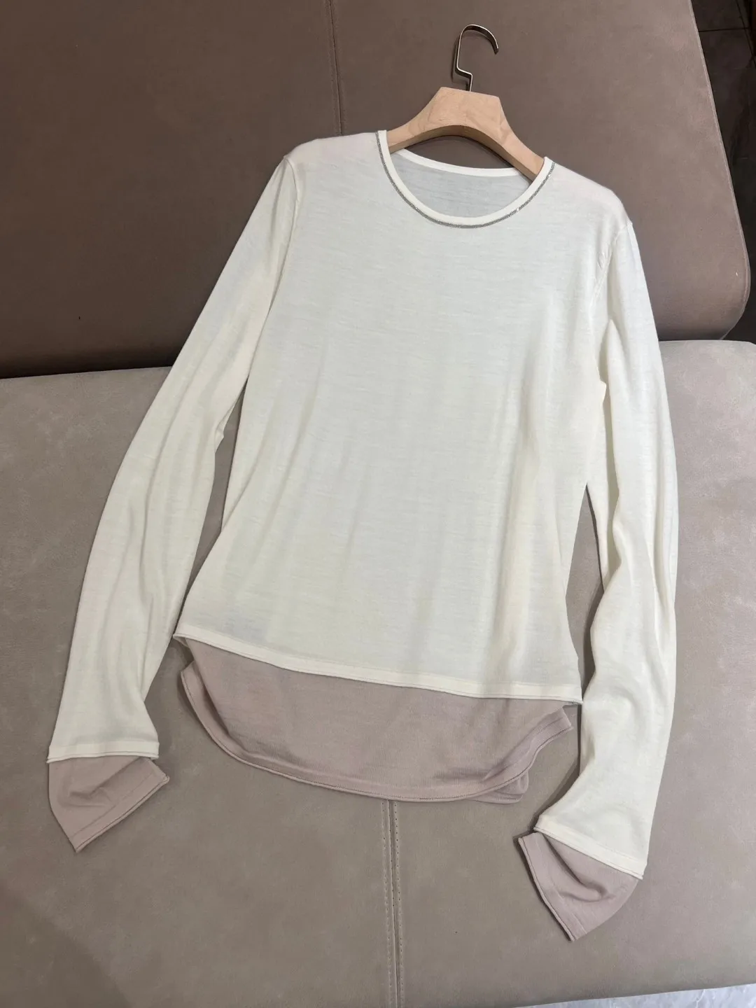 Merino wool long sleeved round neck thin blouse