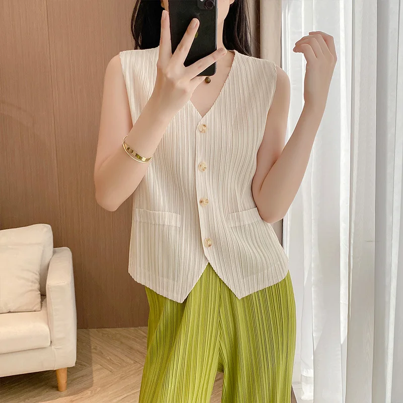

Women's Suit V-neck Sleeveless Single-breasted Cardigan Top High-waisted Straight Pants Two-piece Miyake 2025 Summer New