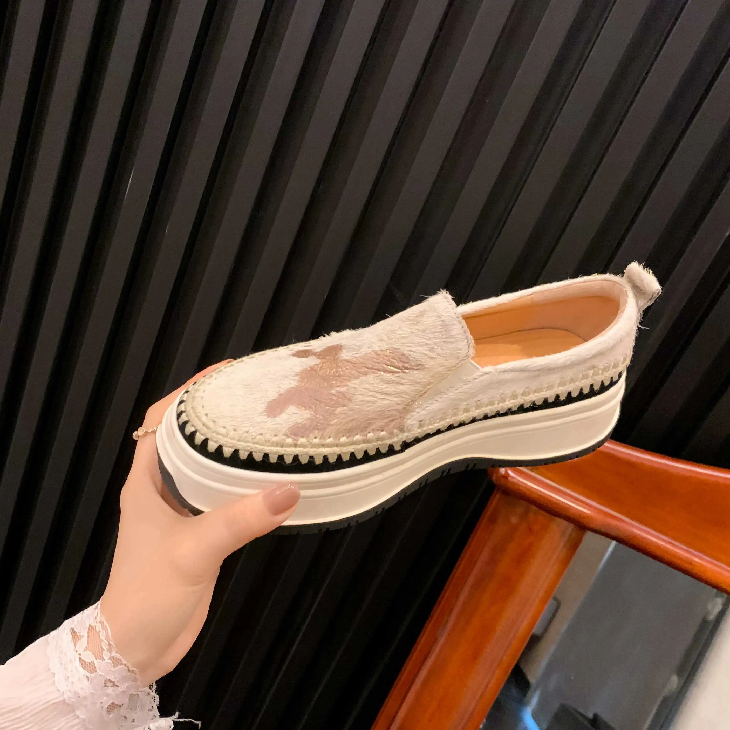 Krazing Pot 2023 Ins Horsehair Platform Print Fashion Sneakers Slip On Loafers Preppy Style Luxury Casual Women Vulcanized Shoes