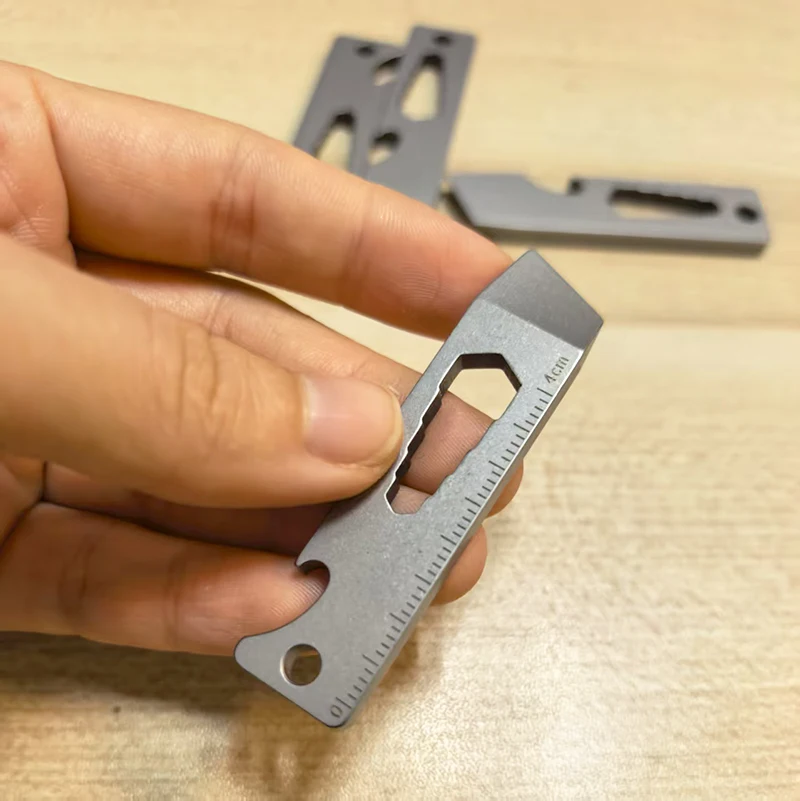 8 IN 1 Mini Crowbar 420 Stainless Steel Nail Puller Bottle Opener Box Opener Line Cutter Multi-function Keychain Pendant Tools