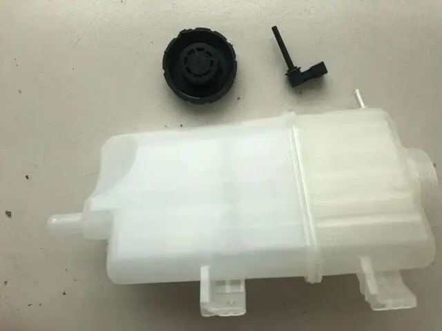 Coolant reservoir tank with water lever sensor For Chinese SAIC ROEWE 550 750 MG6 1.8T Auto car motor parts 10002366 / 10003818