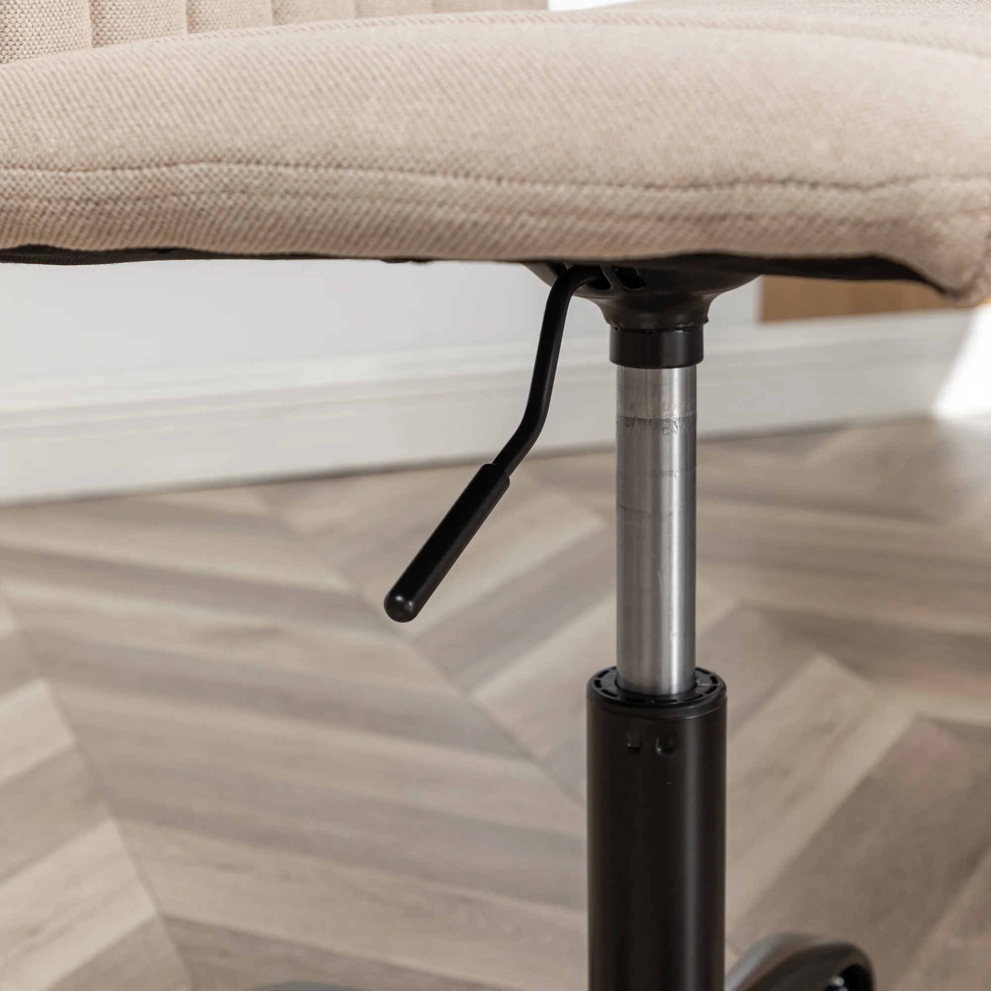 July005 Modern Masar Fabric Swivel Office Chair - Ergonomic Design, 360° Rotation, Comfortable Lumbar Support for Home & Office