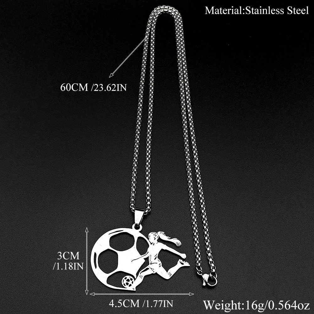 Fußballspieler-Schmuck: Edelstahl-Halskette in Silberfarbe mit Fußball-Motiv für Damen und Herren, Hip-Hop-Schmuck, Geschenkidee – Detail 3