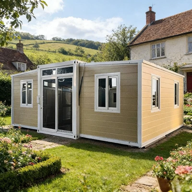 Custom 20ft/40ft Prefabricated Three-bedroom One-living Room Container House Expandable Prefabricated House, Insulated Tiny Home