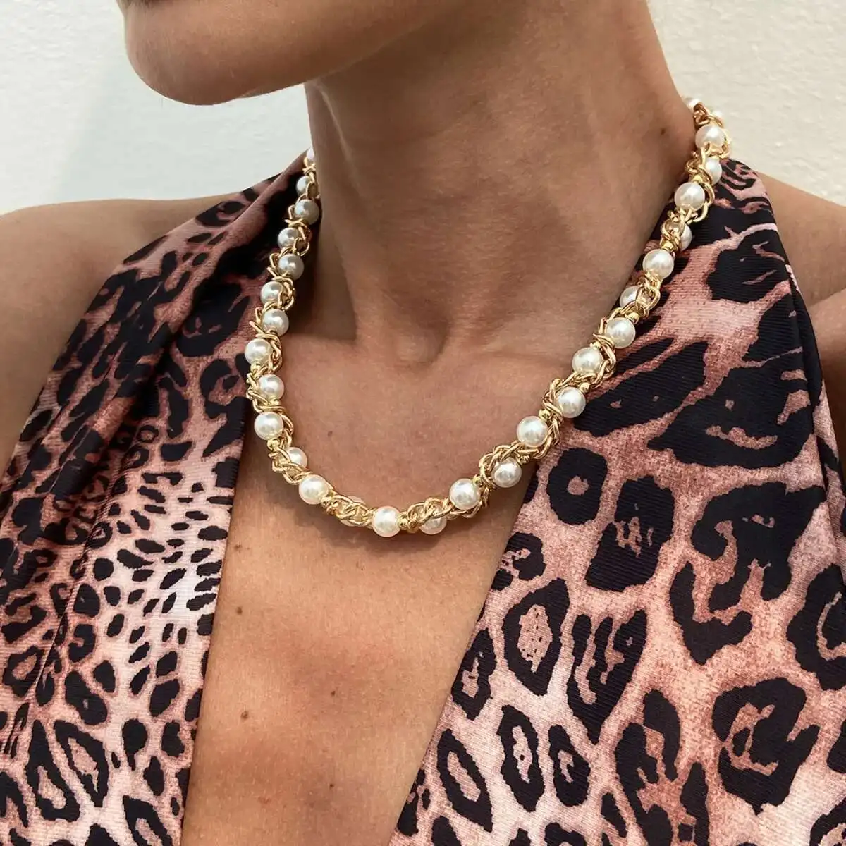 

KunJoe Classic Imitation Pearl Choker Necklace for Women Vintage Gold Color Metal Chain Necklace Collar Lady Jewelry on the Neck