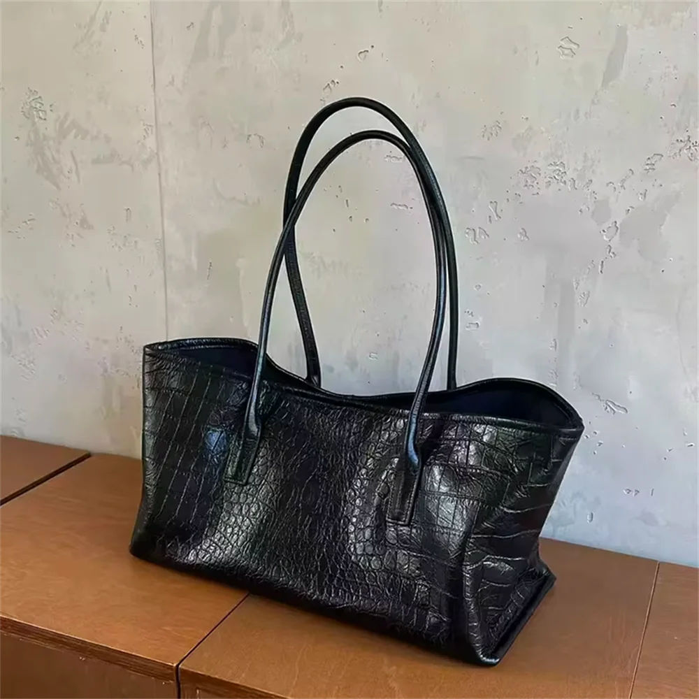 New Korean Trendy Y2K Black Shoulder Bag Crocodile Grain Pattern PU Leather Tote Bag Large Capacity Commute Travel Daily Handbag