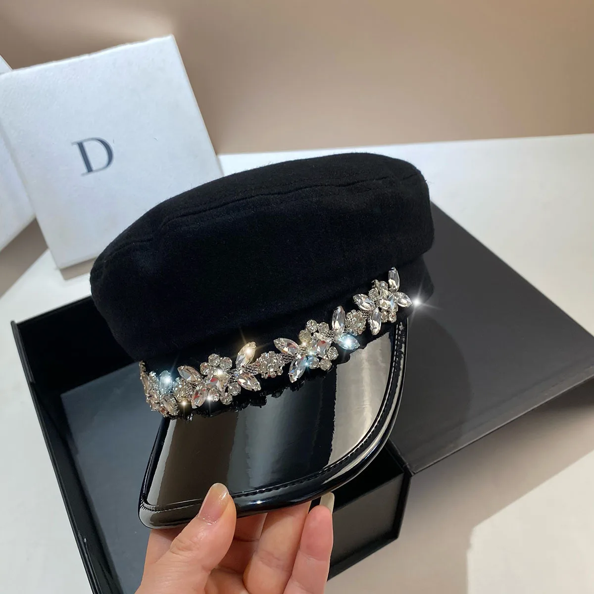 2025 outono Paris Fashion Navy Cap – Chapéu de jornaleiro de mistura de lã de luxo, detalhes de cristal Swarovski, perfeito para estilo de rua