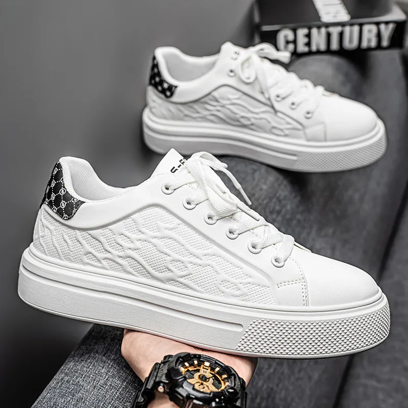 أحذية بيضاء غير رسمية صيفية للرجال أحذية رياضية مطاطية صغيرة قابلة للتنفس أحذية بدون كعب عصرية للرجال شباشب عصرية قابلة للتنفس