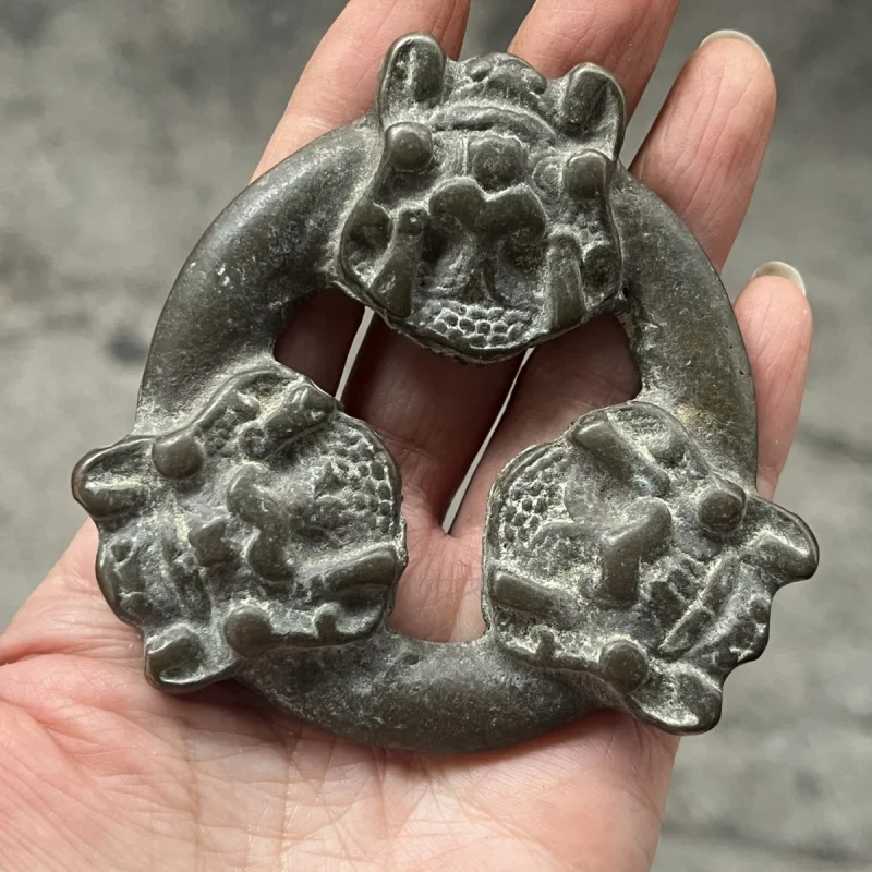 

Антикварные разные предметы, имитация старой бронзы, три зверя, бронзовое кольцо, голова тигра, пряжка ремня, дверное кольцо, винтажное коллекционное кольцо