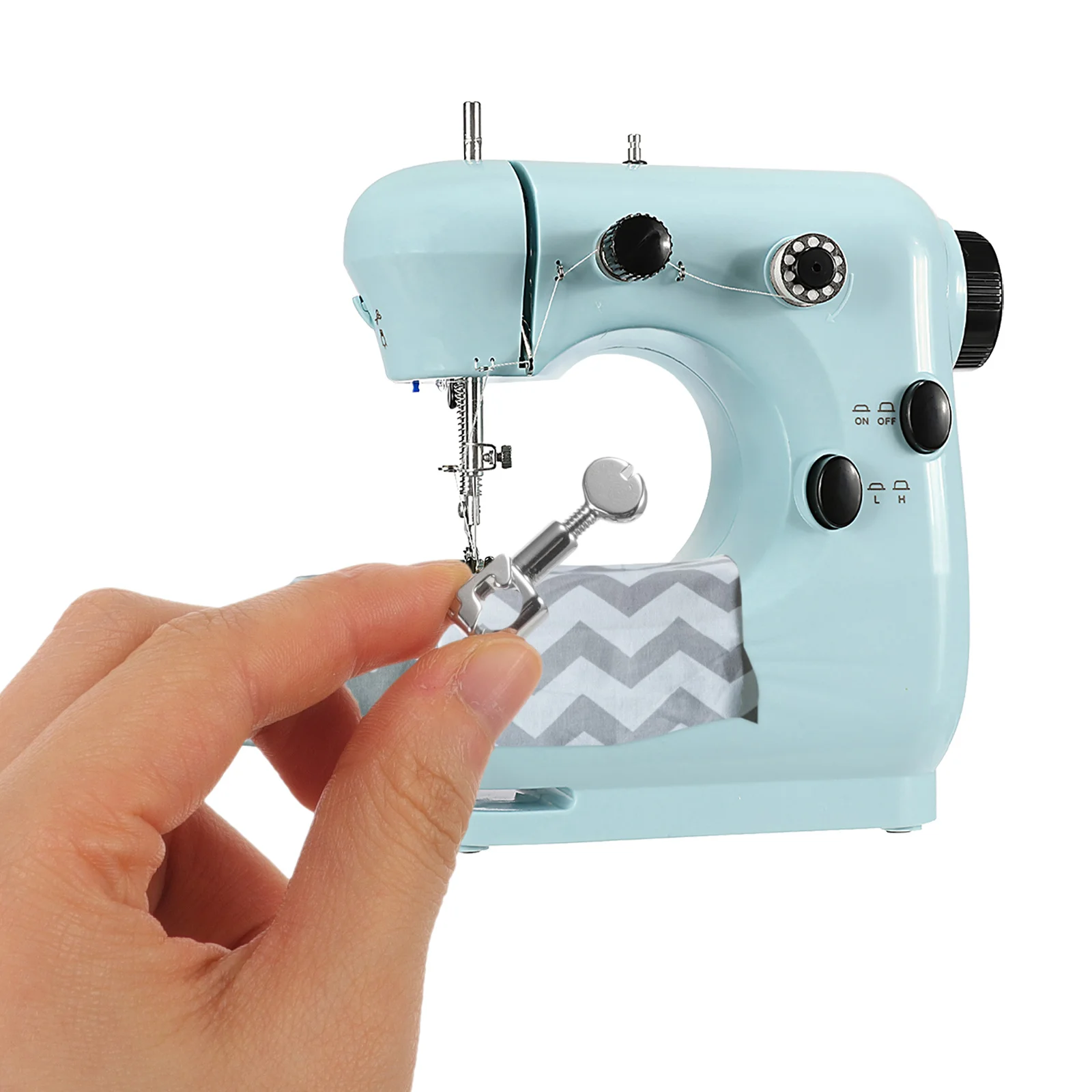 

2Pcs Sewing Machine Needle Clamps Heavy Duty Metal Household Needle Clips Replacement Parts for Domestic Sewing Machine Use