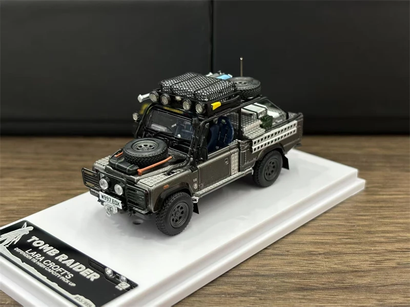 [PreSale] DCM 1:64 Land Rover Defender limit999 Diecast Model Car