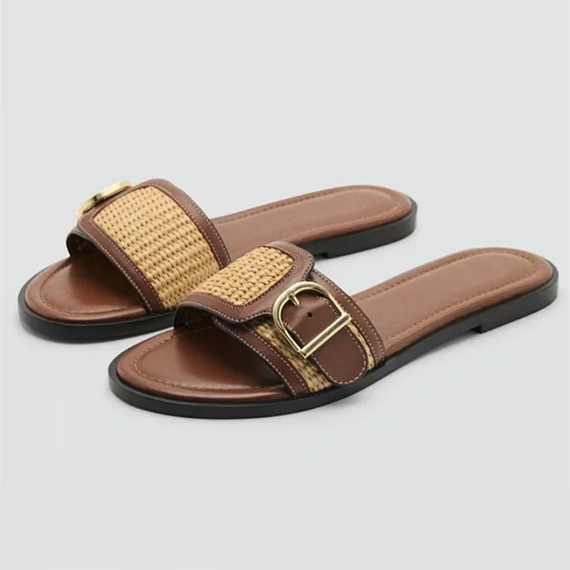 الرجعية البني المنسوجة الصنادل المسطحة النساء أزياء مشبك معدني الديكور الشريحة الصنادل الصيف مثير المفتوحة تو عطلة صنادل شاطئ
