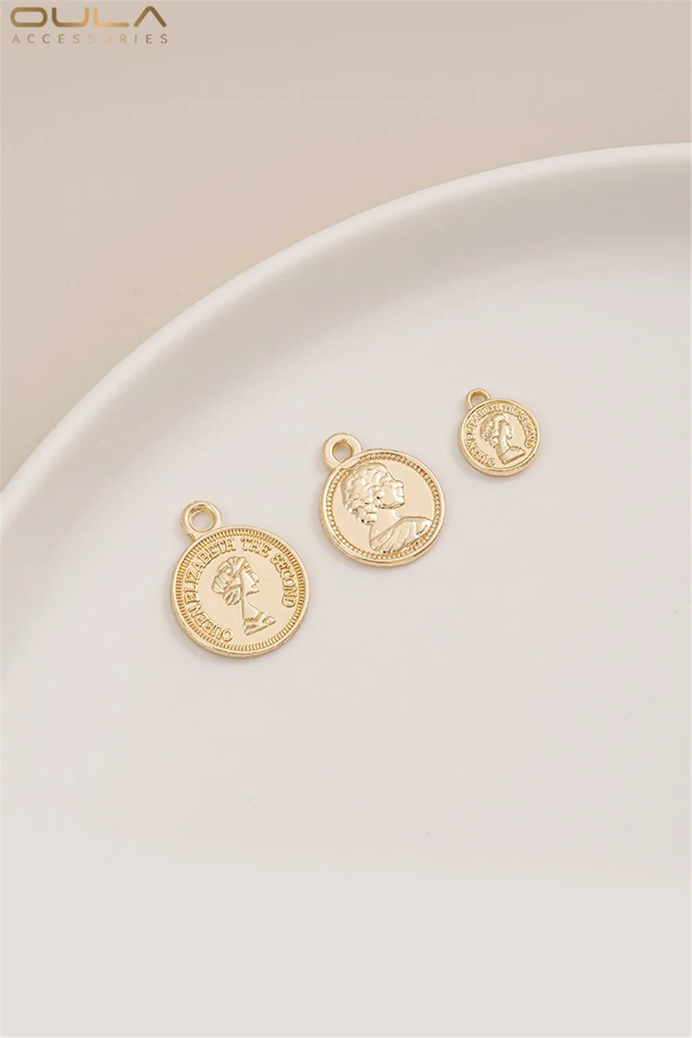 

14K Gold Coin Pendant Queen's Head Round Plate Engraved with Letter Label Small Pendant Rectangular or Oval Diy Small Pendant