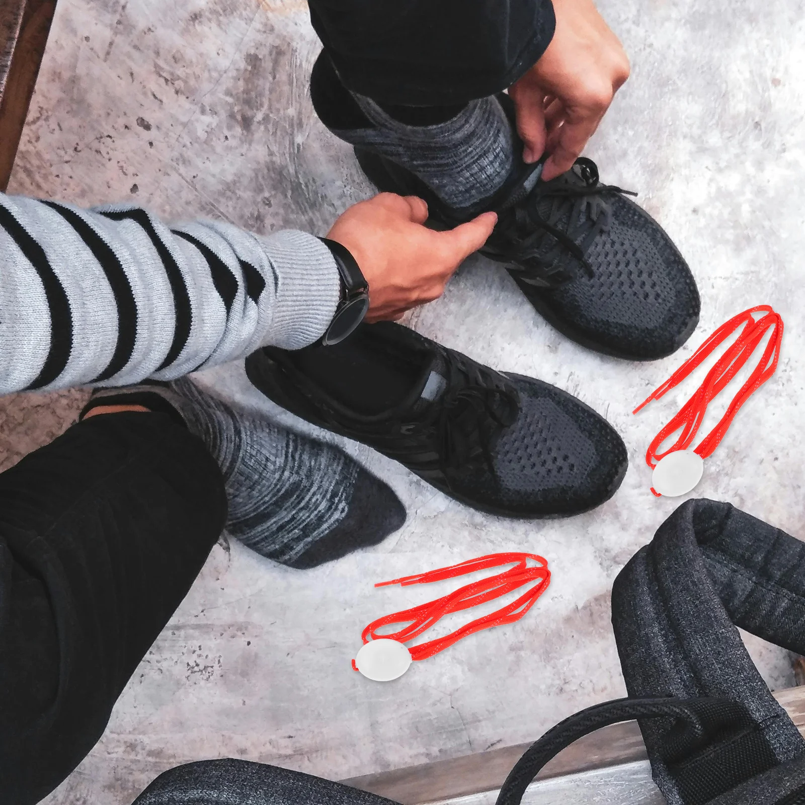 

1 пара светящихся шнурков для обуви с LED-подсветкой, яркие, светящиеся в темноте, для ночного бега, танцев, походов, вечеринок, велоспорта, красные