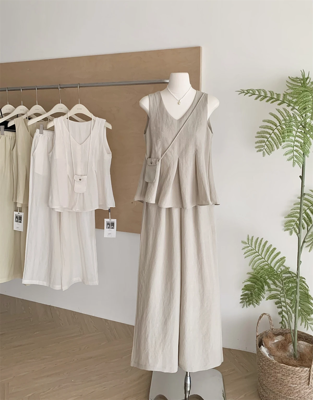 

Slack V-neck Vest Top + Wide-leg Trousers Korean Fashion Two-piece Set for Women