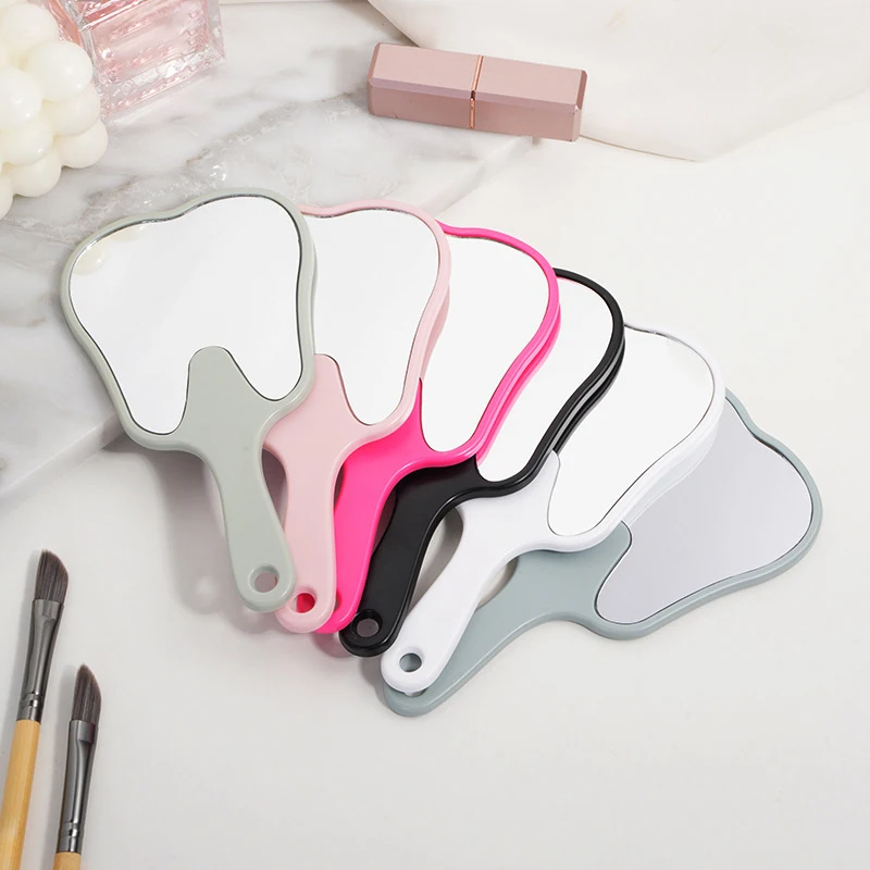 1PC Specchio per bocca dentale Specchio a forma di dente Specchio per trucco in plastica infrangibile portatile Accessori dentali Regalo per dentista