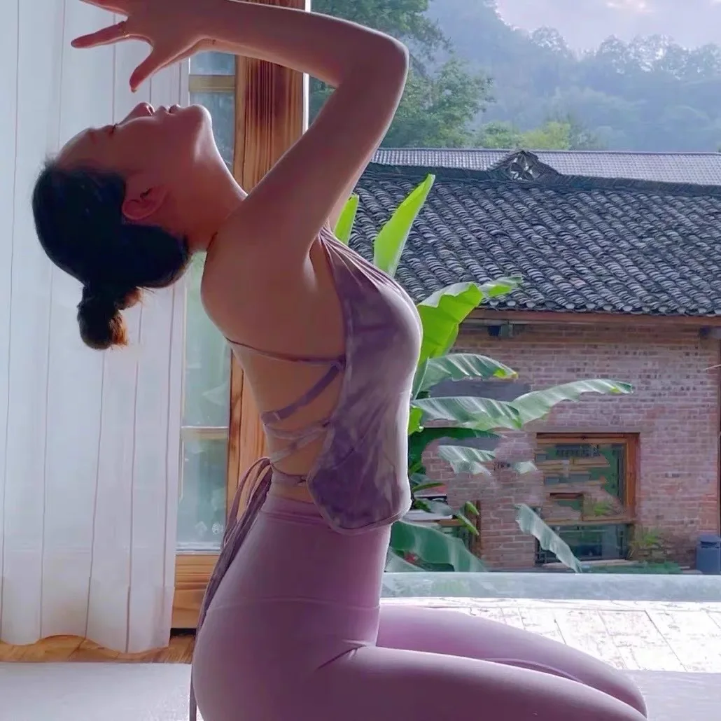 

Women's Yoga Top w/ Built-in Bra & Back Tie - Solid/Tie-Dye Seamless Sleeveless Workout Tank Top for Gym & Sports